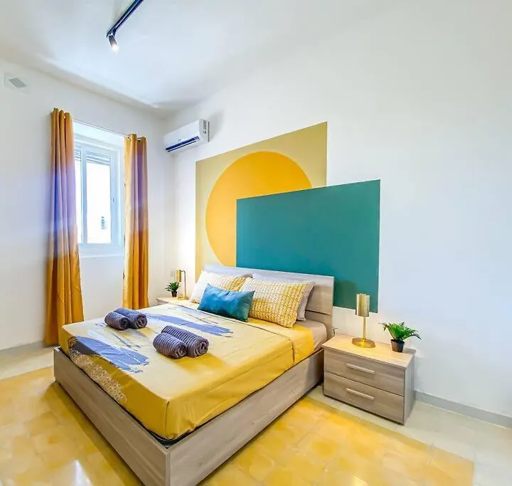 Moonstone Manor 3- Sliema Strand, Gzira Apartment