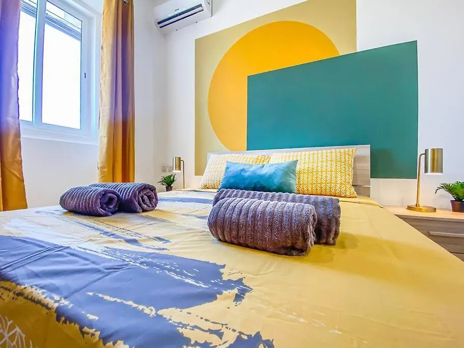 Moonstone Manor 3- Sliema Strand, Gzira Apartment