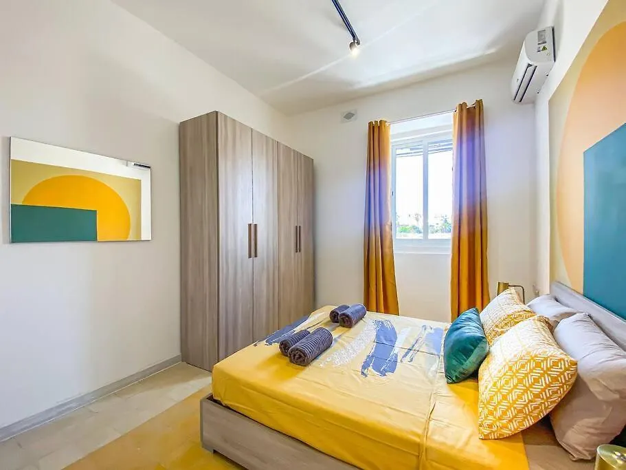 Moonstone Manor 3- Sliema Strand, Gzira Apartment