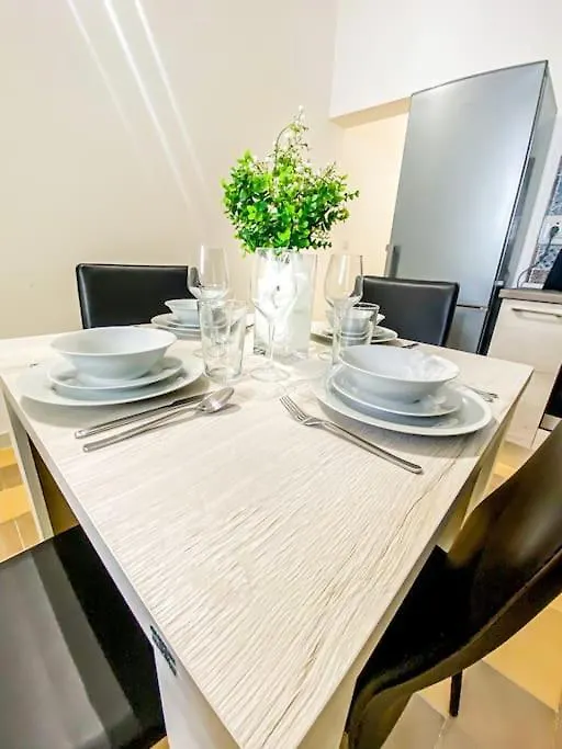 Moonstone Manor 3- Sliema Strand, Gzira Apartment