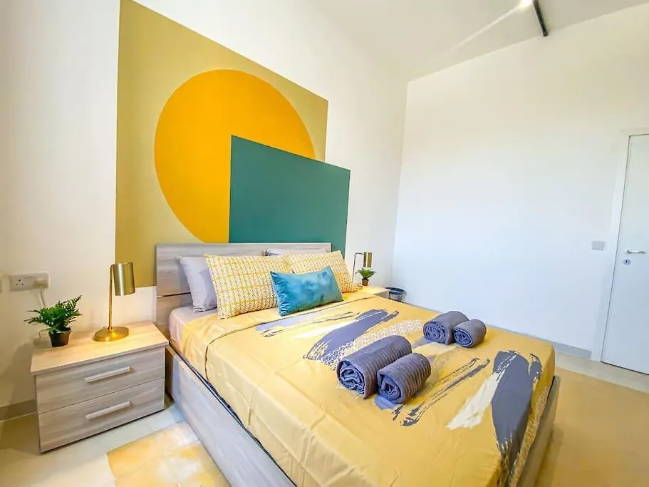 Moonstone Manor 3- Sliema Strand, Gzira Apartment