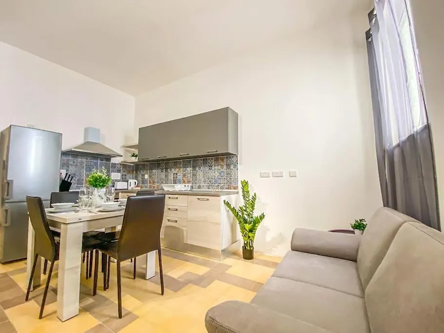 Moonstone Manor 3- Sliema Strand, Gzira Apartment