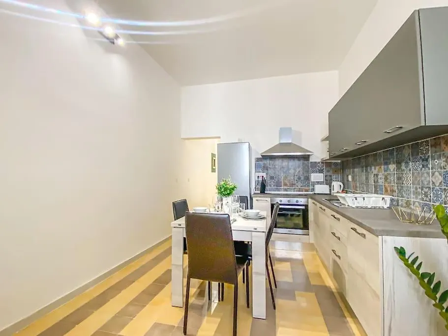 Moonstone Manor 3- Sliema Strand, Gzira Apartment